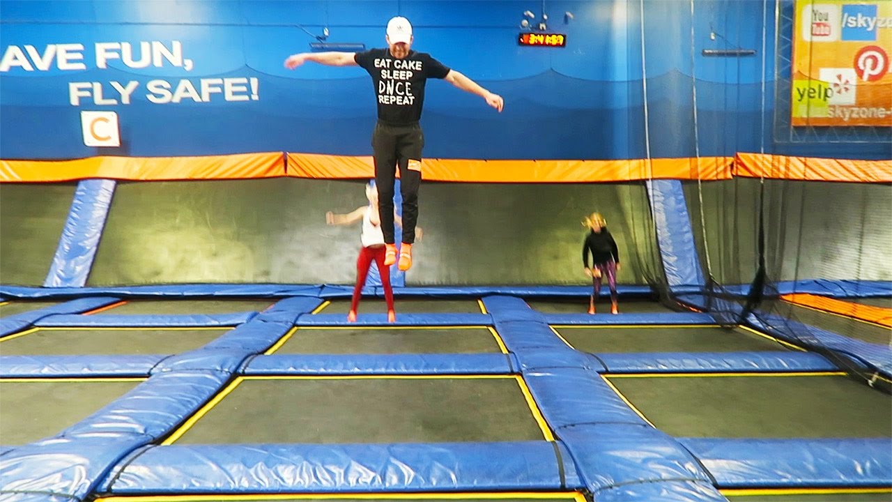 FLIPPING AT INDOOR TRAMPOLINE PARK!! DAY 55