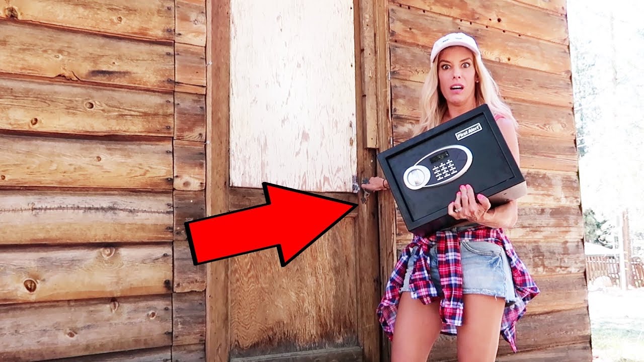 Abandoned Safe Found in a Hidden House!