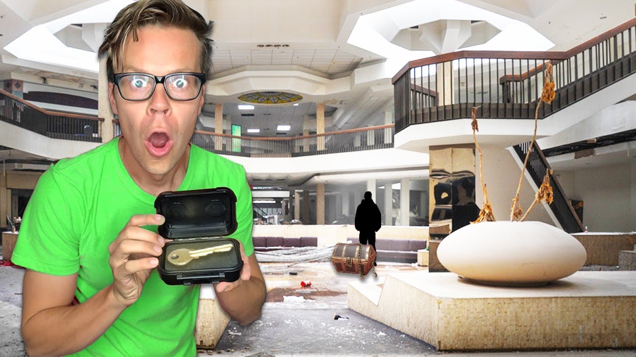 Treasure Chest Escape Room in Real Life inside Giant Mall (Hidden clues and mysterious riddles)